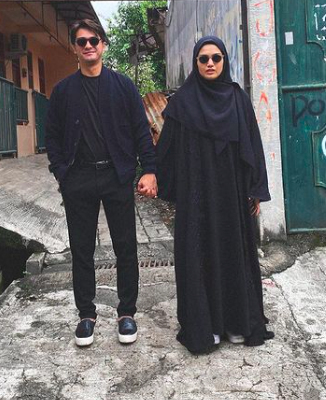 Ricky Harun dan Herfiza Novianti bergaya kompak Ramadhan.(Foto: Instagram/Ricky Harun)