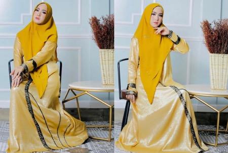 April Jasmine tampil dalam busana kuning cerah.