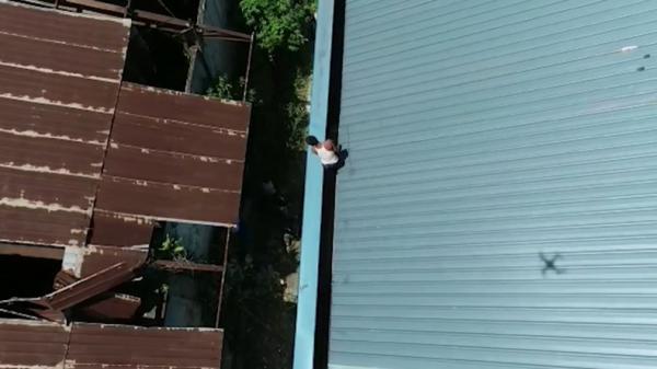 Maling kabel optik di Padang takut ketinggian Maling kabel optik di Padang takut ketinggian (Rus Akbar/MNC Portal)
