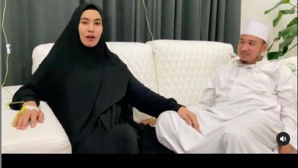 23a Kartika Putri Ok Artis cantik menikahi duda, Kartika Putri,
