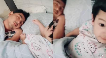 Arya Saloka22 Arya Saloka dan Baim putranya kangen-kangenan di kasur.