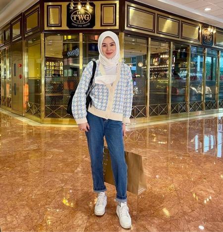 Ayana Moon artis K-Pop yang beragama Islam.