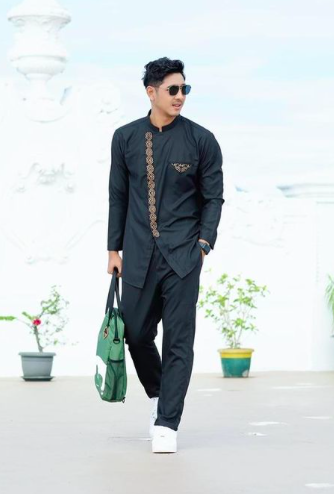 25arya Saloka4 Gaya Arya Saloka mengenakan Baju Koko. (Foto: Instagram/ Arya Saloka)