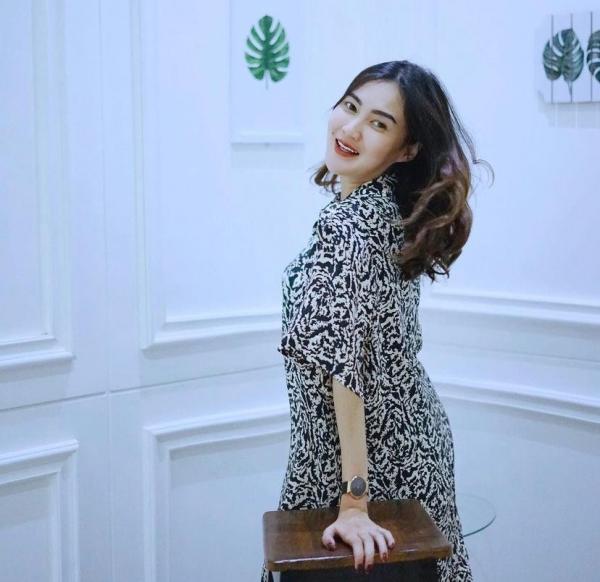 Nella Kharisma bergaya sederhana. (Foto: Instagram)