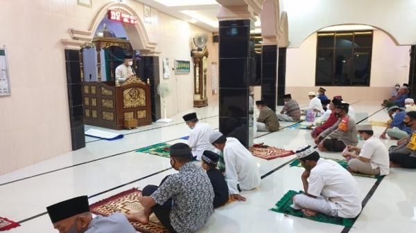Andi Sinjaya Kapolres Enrekang di Masjid Nurul Iman Keppe. (Foto: Polres Enrekang).
