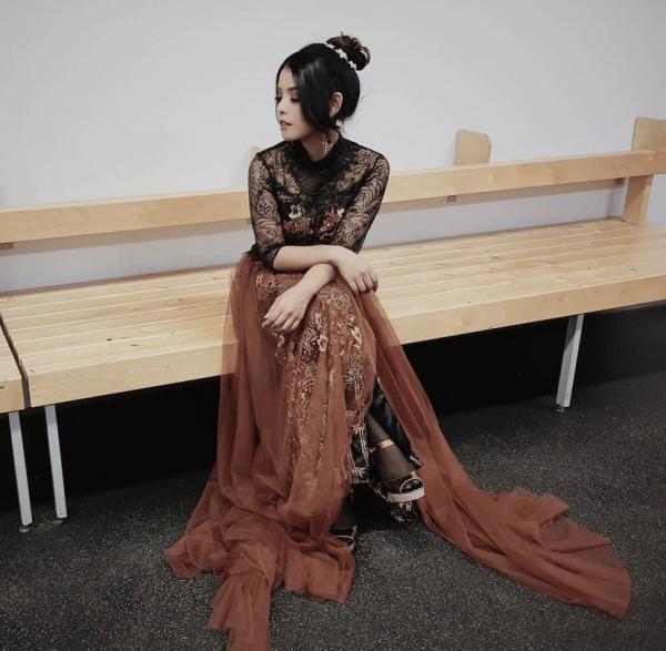 Rimar cantik menggunakan kebaya. (Foto: Instagram @rimar1111)