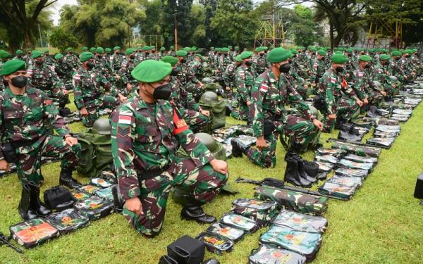 YONIF GARUDA1 Prajurit Yonif 315/Garuda berjuluk Pasukan Setan telah siap diberangkatkan untuk melaksanakan tugas di daerah rawan Papua. (Foto: Pendam Siliwangi)