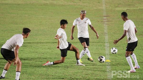 Pelatih Timnas Indonesia Shin Tae-yong tak hadir dalam pemusatan latihan (TC) hari pertama di Stadion Madya, Sabtu (1/5/2021) malam. (Foto: Dokumen PSSI)