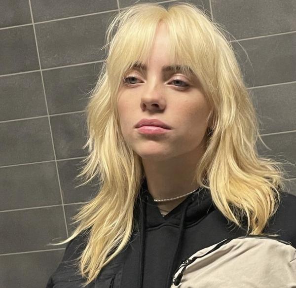 Gaya Billie Eilish dengan rambut blonde. (Foto: Instagram/Billie Eilish)