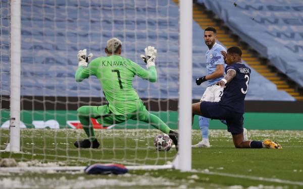 Manchester City Vs PSG Riyad Mahrez mencetak salah satu gol kemenangan Manchester City ke gawang PSG pada leg kedua semifinal di Etihad Stadium, Rabu (5/5/2021) malam WIB. (Foto: Reuters)
