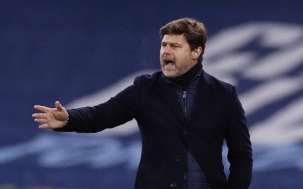 Mauricio Pochettino Pelatih PSG Mauricio Pochettino memberikan instruksi saat timnya melawan Manchester City pada leg kedua semifinal Liga Champions di Etihad Stadium, Rabu (5/5/2021) dini hari WIB. (Foto: Reuters)