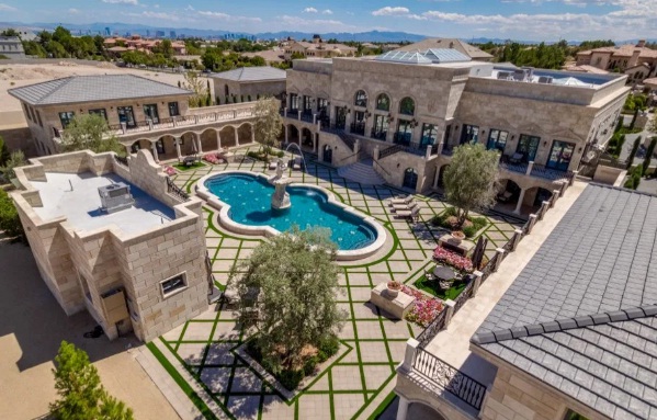 Floyd Mayweather Jr Rumah Floyd Maywather Jr yang berharga ratusan miliar rupiah. (Foto: KAMRAN ZAND/LUXURY ESTATES INTERNATIONAL)