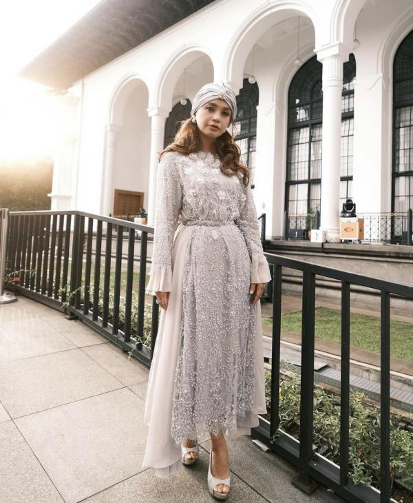 11 Rossa inspirasi fashion dari selebriti untuk merayakan Hari Raya Idul Fitri. (Foto: Instagram)