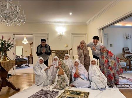 Armand Maulana Armand Maulana jadi imam salat Ied.