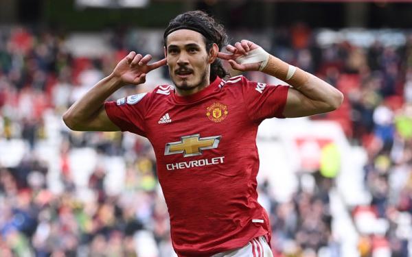 Striker Manchester United Edinson Cavani bikin gol keren saat timnya bermain imbang 1-1 melawan Fulham pada pekan ke-37 Liga Inggris, (19/5/2021) dini hari WIB. (Foto: Reuters)