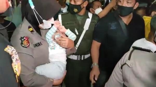 ART INDRAMAYU Bayi yang diculik pelaku Sanimah, pembantu rumah tangga asal Indramayu. (Foto: iNews/Toiskandar)