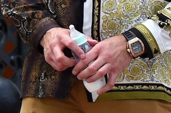 Tyson Fury 1 Jam tangan Tyson Fury. (Foto: The Sun)