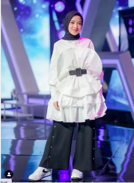 Gaya Nissa Sabyan yang selalu ditiru remaja putri. (Foto: Instagram/Nissa Sabyan)