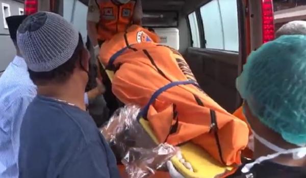 Mayat Kos Denpasar Penghuni kos di Jalan Sebatik, Denpasar, Bali ditemukan meninggal dunia, Senin (24/5/2021). (Foto: iNews.id/Aris Wiyanto)