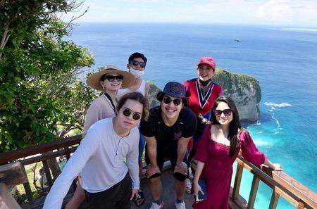 Maia di Bali Maia saat liburan dengan Dul dan Tissa Biani.