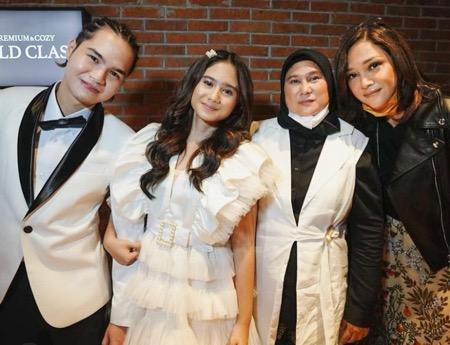 Maia Dul Jaelani Maia saat datang ke acara film perdana Dul Jaelani.
