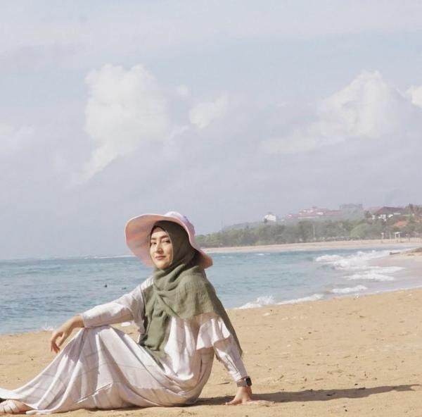 Cindy Fatikasari artis yang tenar di era 1990-an tetap terlihat cantik. (Foto: Instagram)