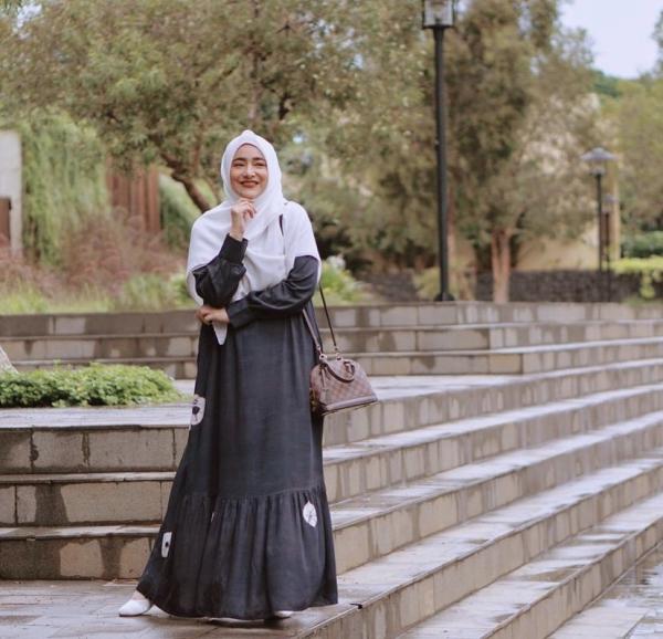 Cindy Fatikasari artis yang tenar di era 1990-an tetap terlihat cantik. (Foto: Instagram)