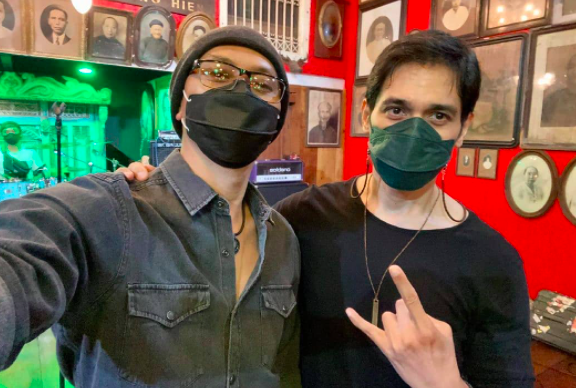 27 Tyo Nugros Pesona kegantengan abadi Tyo Nugros. (Foto: Instagram/Tyo Nugros)