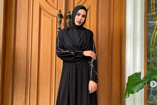Para artis cantik ini sempat dituding sebagai pelakor. (Foto: Instagram) 