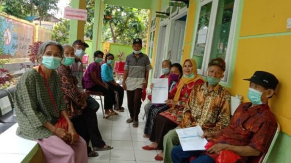 Vaksinasi Covid-19 untuk warga lansia di Luwu Timur (Antara)