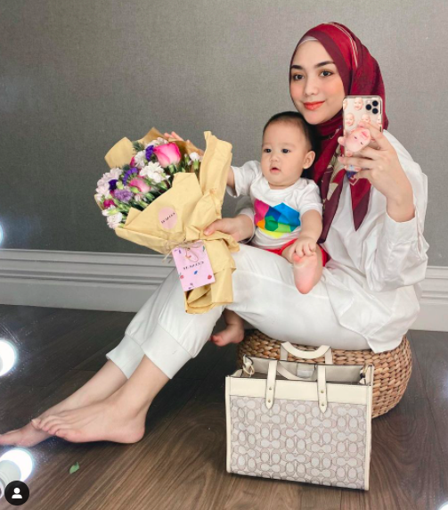 02 Citra Kirana OOTD1 Citra Kirana pamer foto dirinya yang sukses menurunkan berat badan sebanyak 22 kilogram pascamelahirkan anak pertamanya. (Foto: Instagram/Citra Kirana)