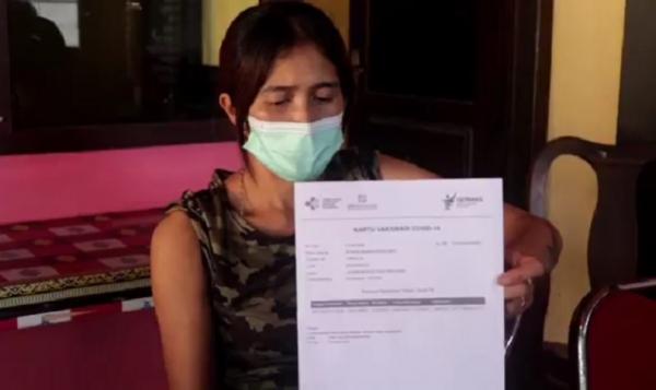 Gatal vaksin 2 Ni Made Misiani Wismayanti mengalami gatal-gatal dan bentol di kulit usai mengikuti vaksinasi Covid-19. (Foto: iNews/Pande Wismaya)