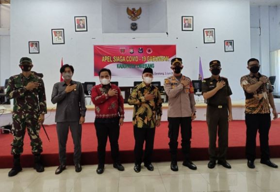 Kapolres Enrekang AKBP Dr Andi Sinjaya bersama jajaran Forkopimda usai Apel Siaga Covid-19. (Foto: ist)
