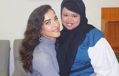 Kekeyi Kekeyi saat masih polos bersama Tasya F.