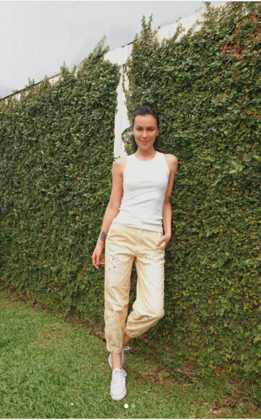 06 Sophia Hari Sophia Latjuba tetap awet muda dengan gaya seksi dan natural. (Foto: Instagram/Sophia Latjuba)
