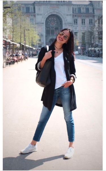 06 Sophia Liburan Sophia Latjuba tetap awet muda dengan gaya seksi dan natural. (Foto: Instagram/Sophia Latjuba)