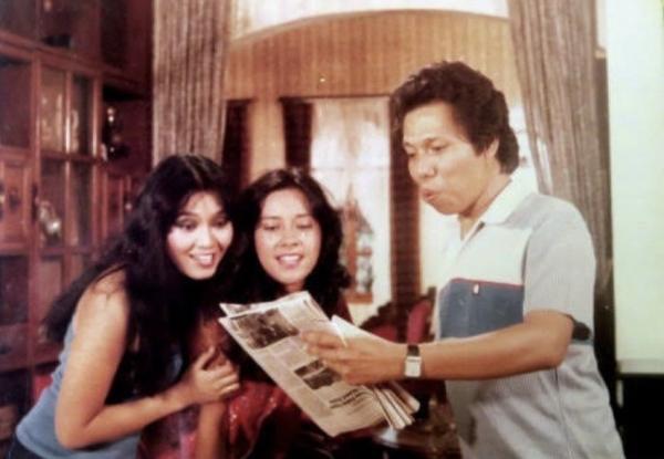 08 Eva Arnas Dono Gaya seksi Eva Arnaz, artis seksi era 1980-an yang membuat hati lelaki bergetar. (Foto: Instagram)