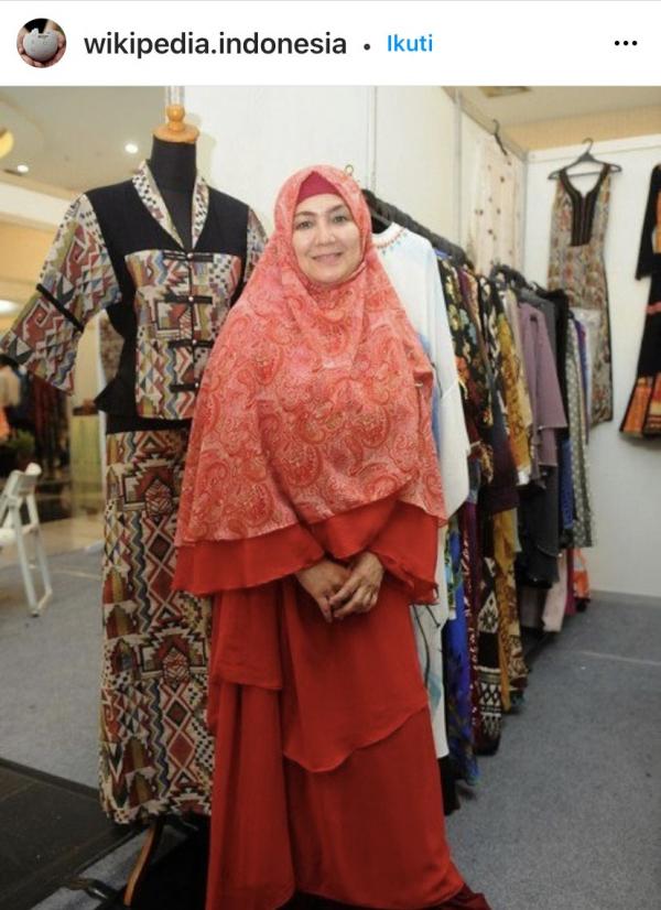 08 Eva Arnaz Hijab Gaya Eva Arnaz saat ini dengan hijab sari. (Foto: Instagram)
