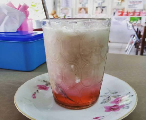 Es Kopyor dengan Campuran Biji Selasih (Foto: Instagram @ryan_vonco)