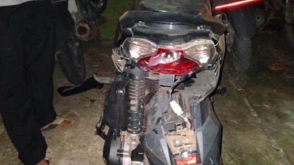 Tabrakan Kranggan Bekasi2 Dul Tabrakan beruntun melibatkan dua mobil dan tiga sepeda motor terjadi di Jalan Pasar Kranggan, Kecamatan Jatisampurna, Kota Bekasi, Kamis (11/6/2021) malam. (Foto: Abdullah M Surjaya).