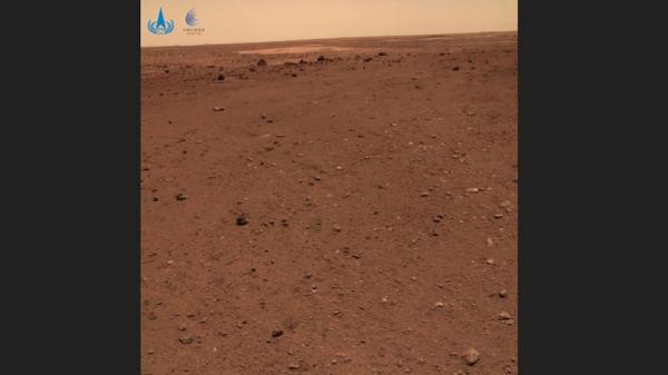 Foto permukaan Planet Mars yang dirilis oleh Badan Antariksa Nasional China (CNSA) 11 Juni 202. (Foto: Reuters)