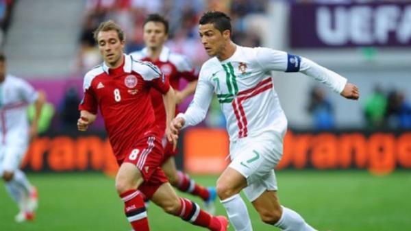 Christian Eriksen dan Cristiano Ronaldo saat bentrok di Euro 2012. (Foto: Instagram @cristiano)