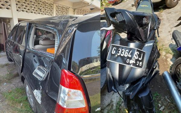 MABUK NABRAK CIREBON1 Kondisi minibus Innova pecah kaca di bagian kiri dan motor Suzuki Next rusak parah. (Foto: Humas Polda Jabar)