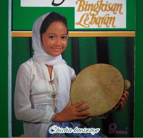 Chicha Koeswoyo dalam sampul album.