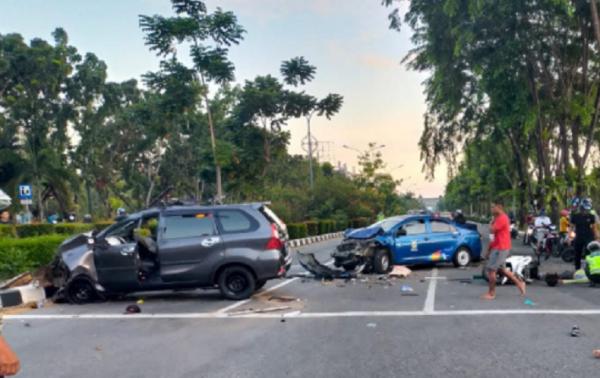 Tabrakan beruntun di Bundaran Digulis Untan Pontianak, Selasa (15/6/2021) pagi menewaskan satu orang. (Foto: iNews.id/Gusti Eddy)