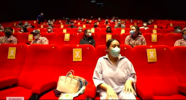 Nagita Slavina ngidam nonton bioskop. (Foto: YouTube)