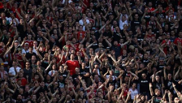 Para penonton laga Hungaria vs Portugal Para penonton laga Hungaria vs Portugal. (Foto: Reuters).