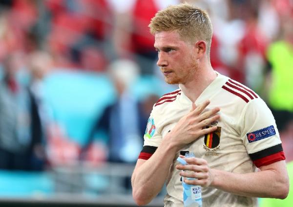 Kevin De Bruyne mencatatkan rekor fantastis dalam gelaran Euro 2020. De Bruyne jadi satu-satunya pemain dari Eropa yang selalu bikin assist di 4 turnamen besar. (foto: Reuters)