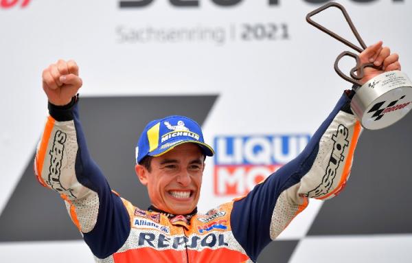 Marc Marquez Akhirnya, Pembalap Tim Repsol Honda, Marc Marquez bisa tampil sebagai juara di MotoGP. Terakhir Marquez juara MotoGP pada 17 November 2019. (foto: Reuters)
