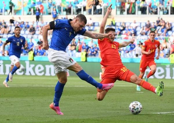 Timna Italia memuncaki klasemen Grup A setelah menang 1-0 atas Wales pada laga pamungkas penyisihan grup Piala Eropa 2020 di Stadion Olimpico Roma, Senin (21/6/2021). (Foto: Reuters)